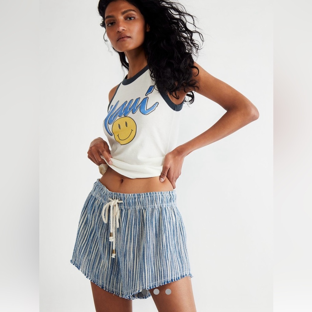 FREE PEOPLE ‘Isle of Palms’ mini shorts. Ultra relaxed. Size L. Blue & ivory.